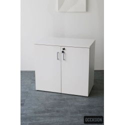 Armoire blanche à portes battantes